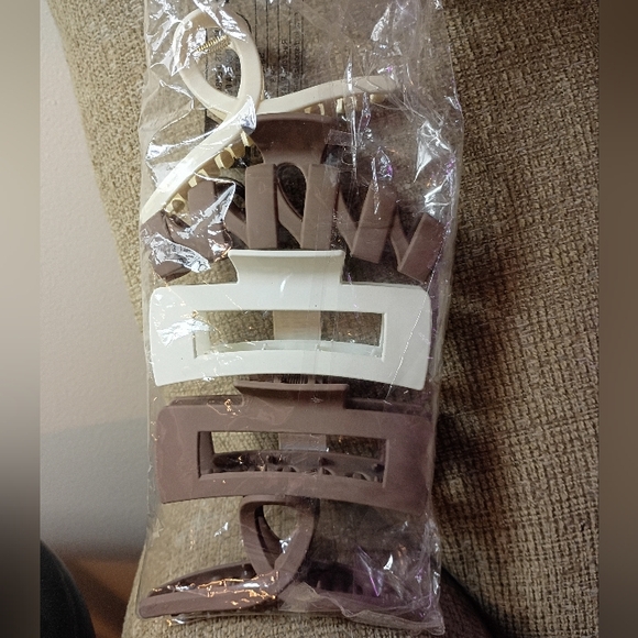 Brand New In Package Set Of 5 Hair Claw Clips! - Picture 1 of 9